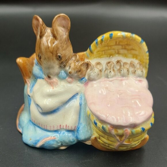 Vintage Beatrix Potter Hunca Munca Figurine 1951 Beswick England Mother & Babies - Picture 1 of 7